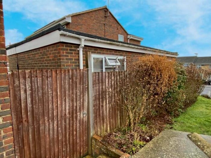 1 Bedroom Flat To Rent In Bonnington Road, Maidstone, ME14