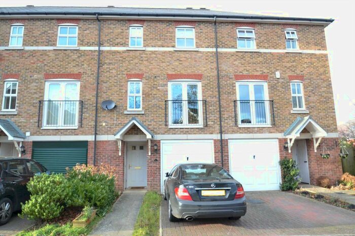 4 Bedroom Town House To Rent In Saville Close, Epsom KT19