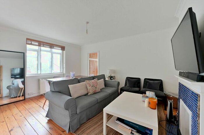 1 Bedroom Flat To Rent In Keswick Road, East Putney, London, SW15
