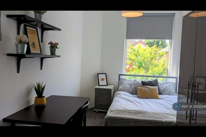 6 Bedroom Terraced House To Rent In Scarsdale Road, Manchester, M14