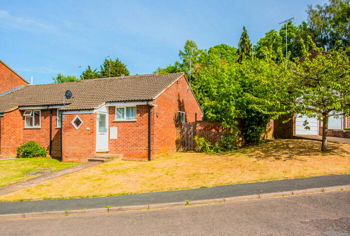 2 Bedroom Bungalow To Rent In Meadway, Buckingham, MK18