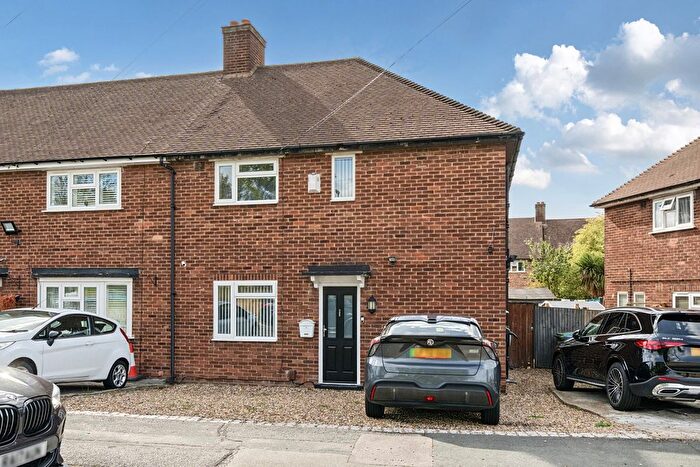 3 Bedroom End Of Terrace House For Sale In Altash Way, London, SE9