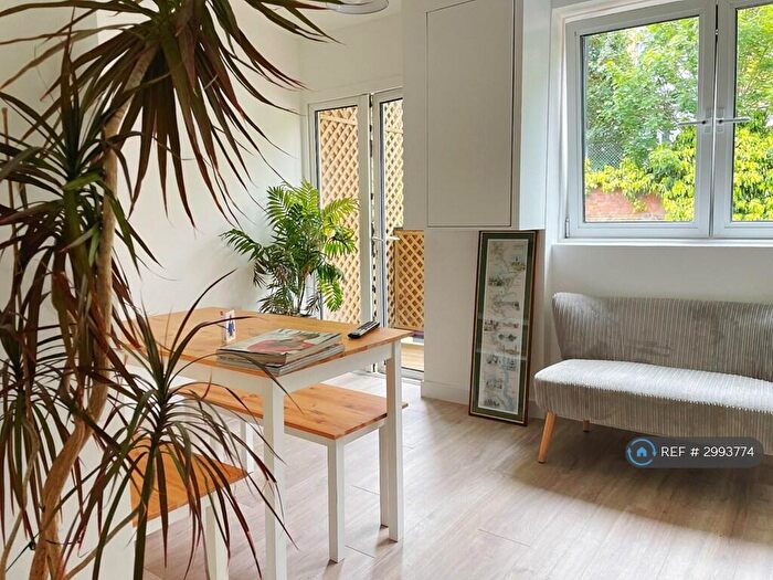 4 Bedroom Flat To Rent In Canary Wharf, London, E14