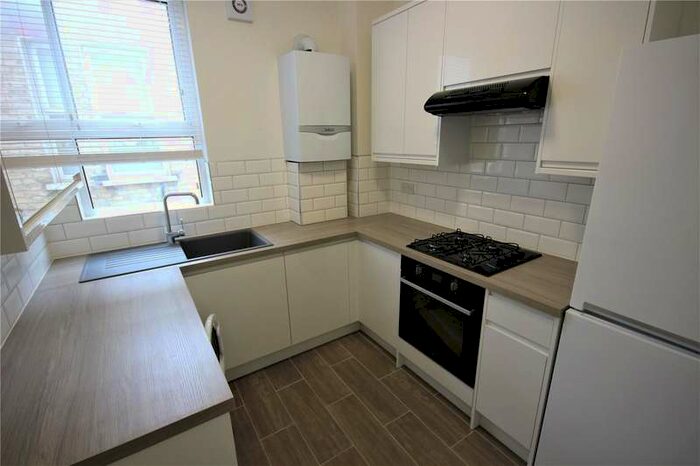 2 Bedroom Property To Rent In Warwick Road, London N11