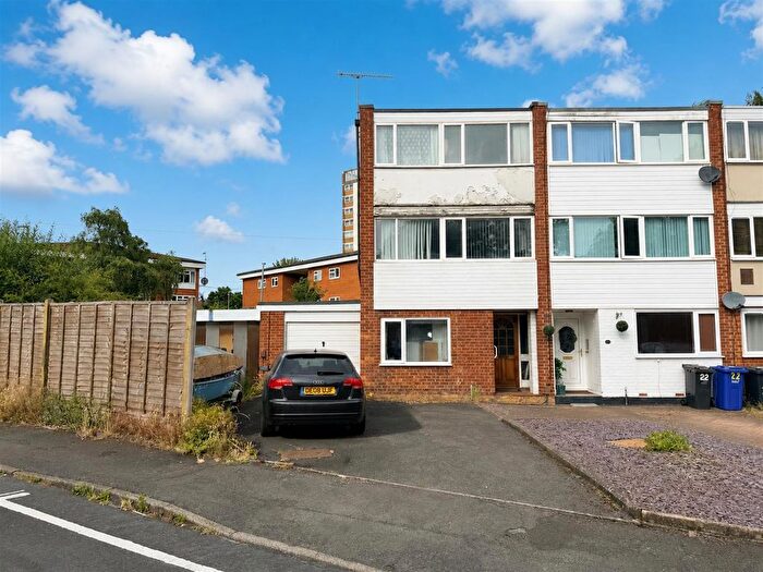 3 Bedroom End Terrace House For Sale In Holly Grove, Stourbridge, DY8