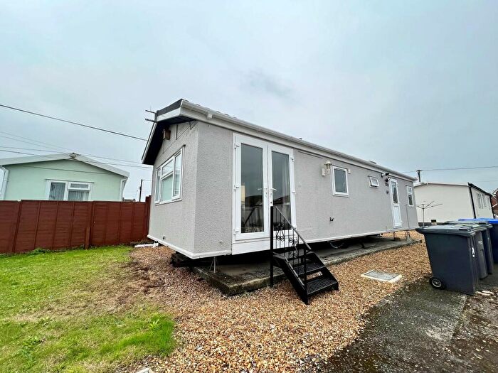1 Bedroom Park Home To Rent In Hillcrest Caravan Site, Boscombe Down, Salisbury, SP4
