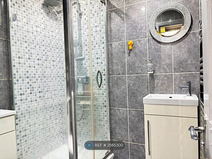 5 Bedroom Semi-Detached House To Rent In Farnham Road, Welling, DA16