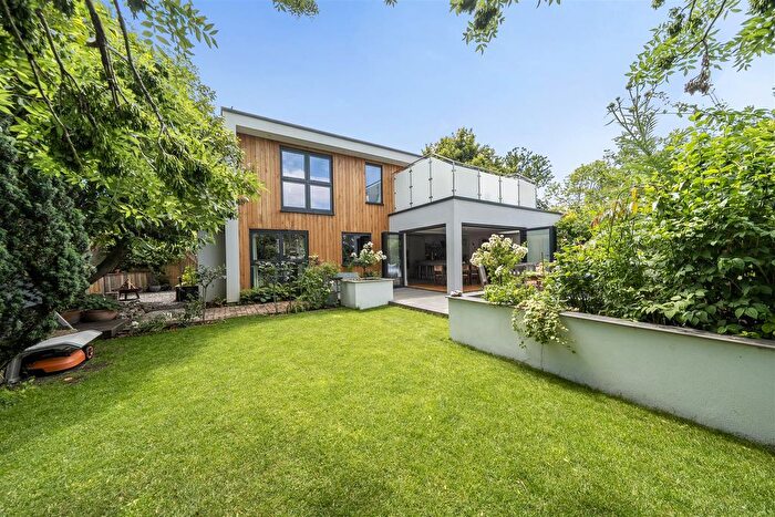 4 Bedroom Chalet For Sale In Smarden Road, Pluckley, Ashford, TN27