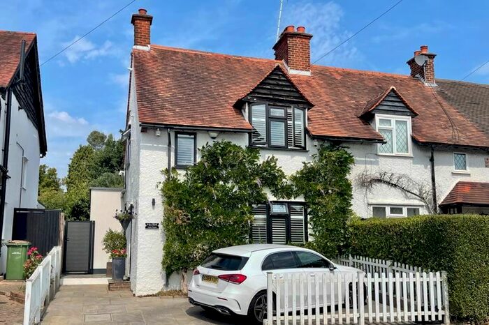 2 Bedroom End Of Terrace House To Rent In Vale Road, Claygate, Esher, KT10