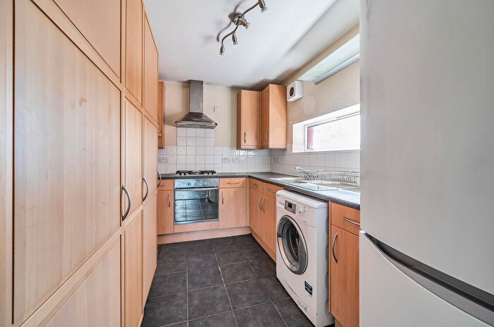 2 Bedroom Flat For Sale In Tylney Close, Chigwell, London, IG7