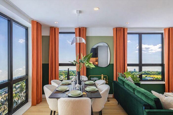 2 Bedroom Flat For Sale In Hanwell Square, Middle Rd, W7