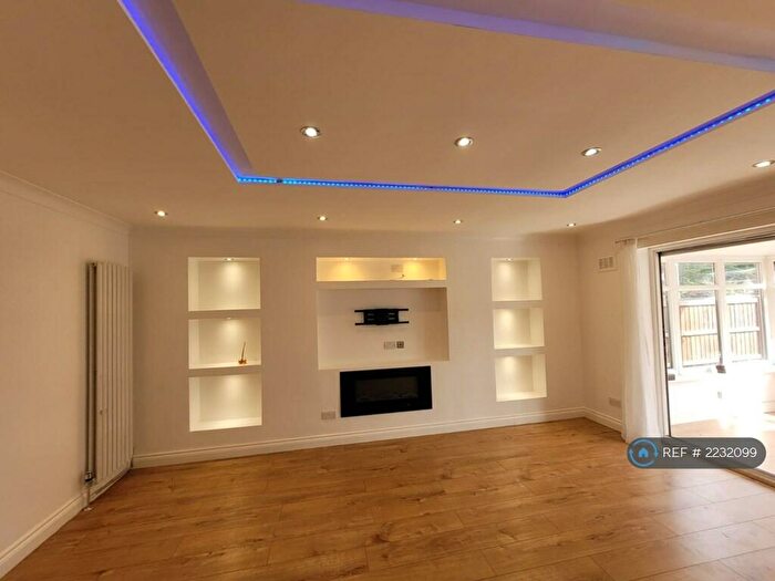 3 Bedroom Terraced House To Rent In Duriun Way, Erith, DA8