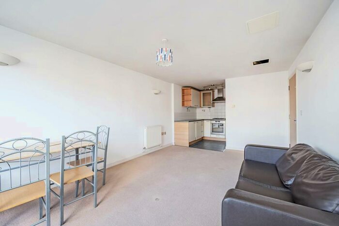 2 Bedroom Flat To Rent In Ammonite House, Stratford, London, E15