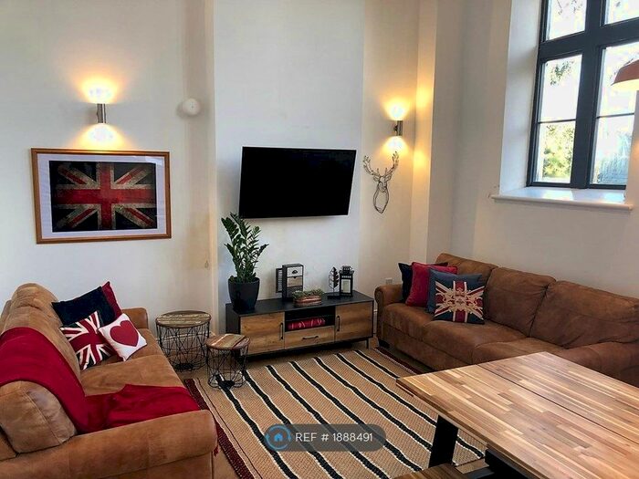 7 Bedroom Semi-Detached House To Rent In Crookesmoor Road, Sheffield, S6