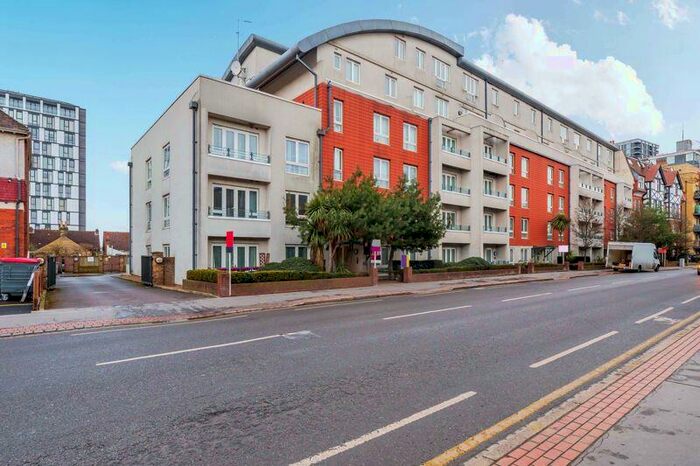 2 Bedroom Penthouse To Rent In Park Lane, Croydon, CR0