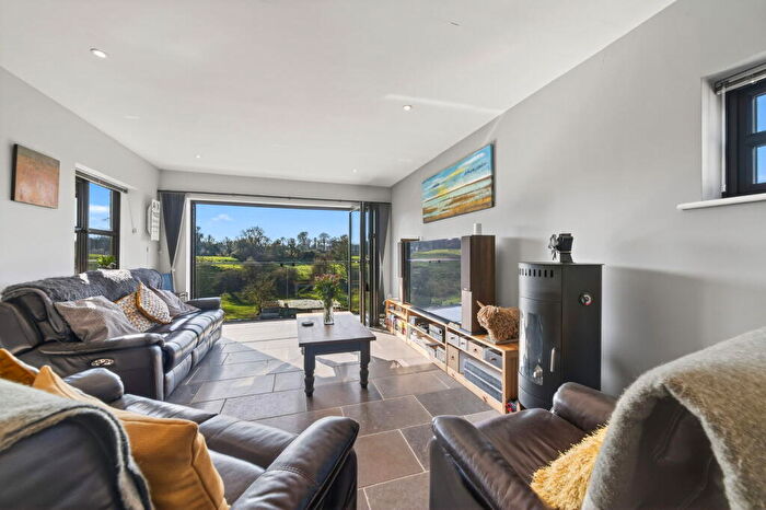 4 Bedroom Semi Detached House For Sale In Lawson Court, Cottingham, Market Harborough, Leicestershire, LE16