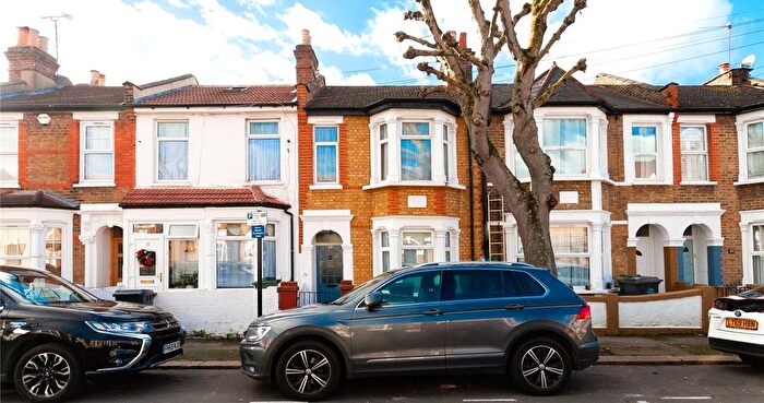 3 Bedroom Detached House To Rent In Woodend Road, Walthamstow, E17