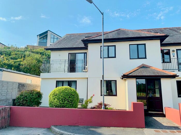 3 Bedroom Flat To Rent In Swanpool Court, Falmouth, TR11