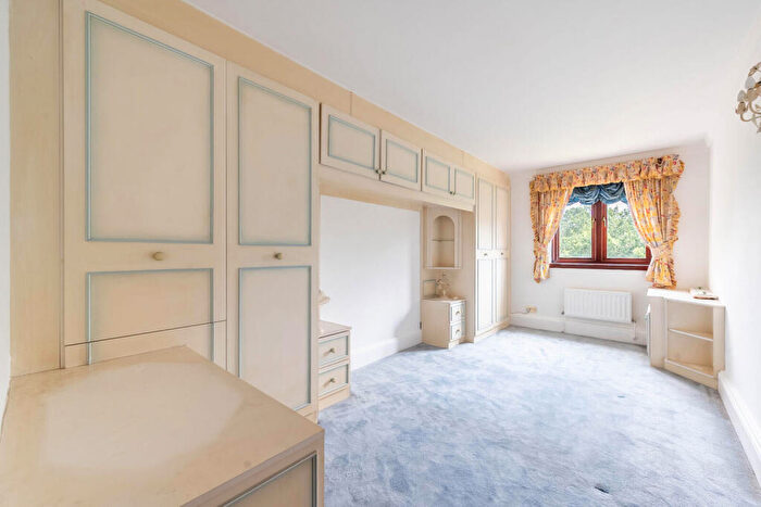 3 Bedroom Flat To Rent In Chasewood Park, Harrow, HA1