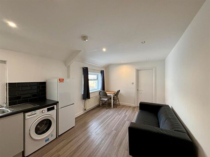 1 Bedroom Flat To Rent In Richmond Road, Roath, CF24