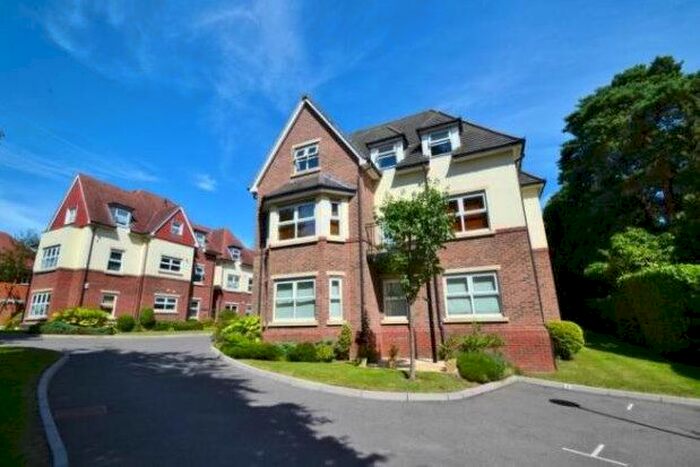 3 Bedroom Flat To Rent In Forest Road, Poole, BH13