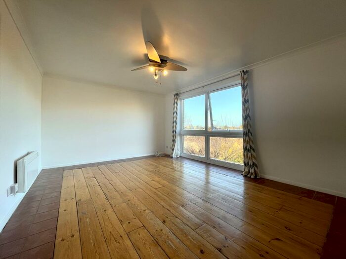 2 Bedroom Flat To Rent In Silverstone Court, Bromley, BR1