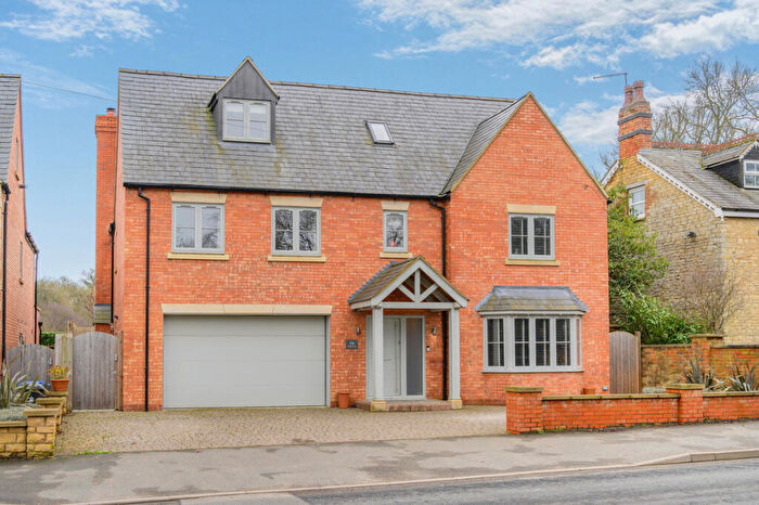 5 Bedroom Detached House For Sale In Brackley Road, Silverstone, Towcester Northamptonshire, NN12