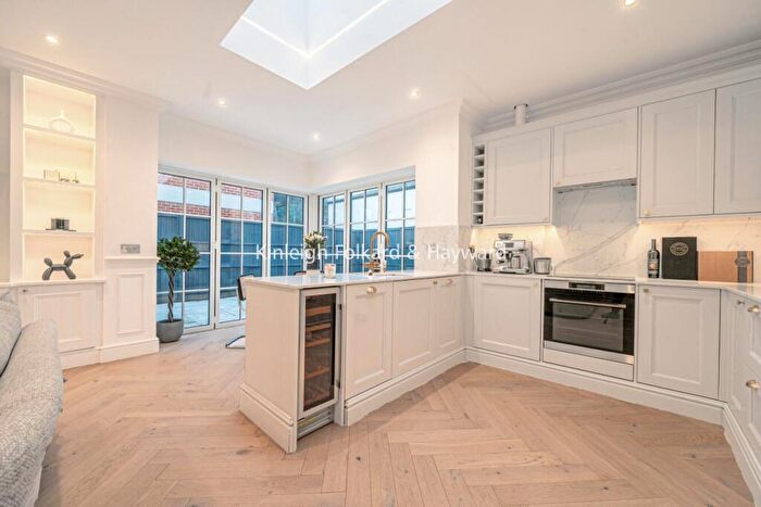 2 Bedroom Maisonette For Sale In Croydon Road, Keston, Kent, BR2