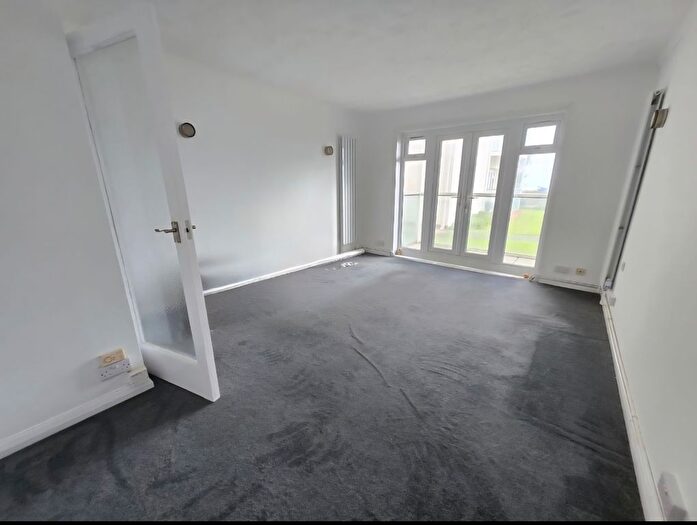 2 Bedroom Flat To Rent In Brighton Road, Worthing, BN11