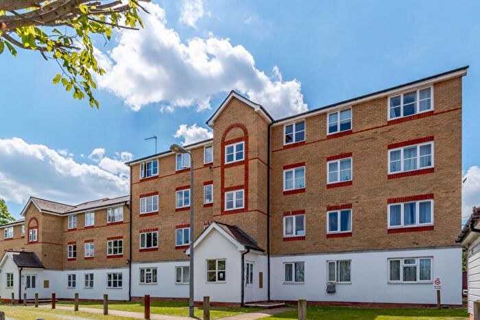 2 Bedroom Apartment For Sale In Clarence Close, Barnet, EN4