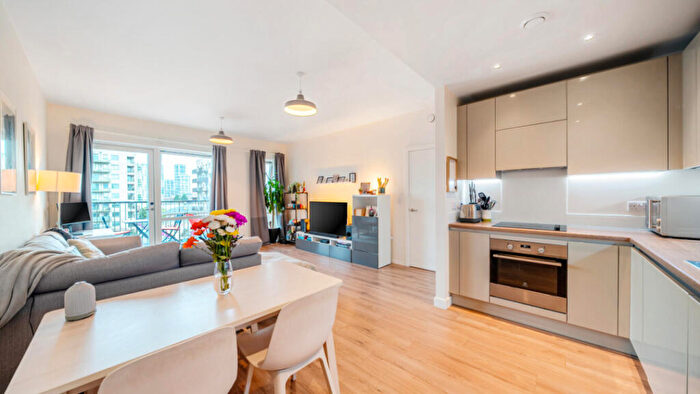 2 Bedroom Flat For Sale In Beckett Court, Barking, IG11