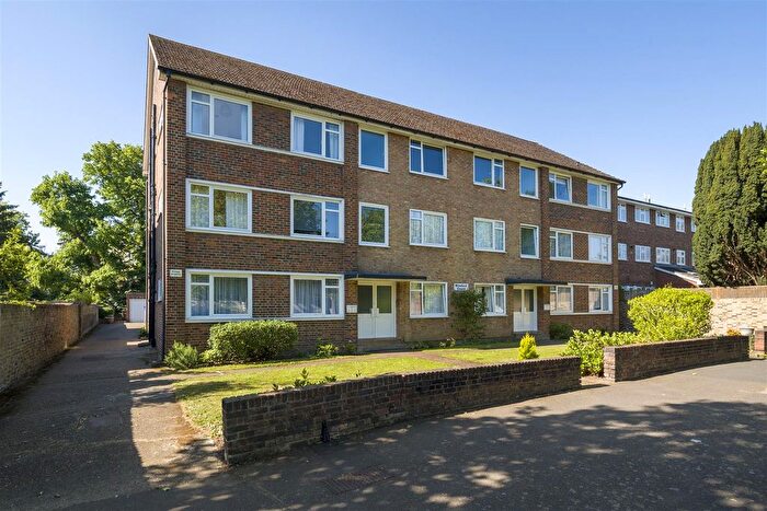 2 Bedroom Flat To Rent In Palace Road, Kingston Upon Thames, KT1