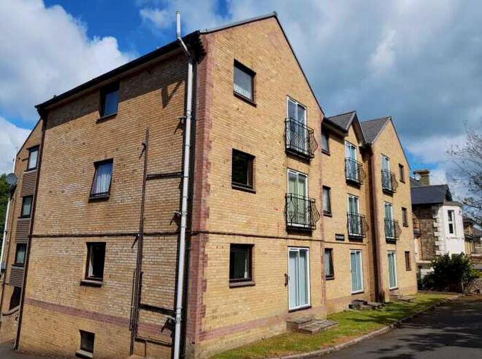 2 Bedroom Apartment To Rent In East Hill Road, Ryde, PO33