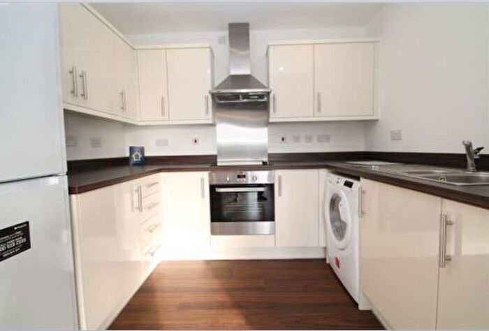 2 Bedroom Flat For Sale In Flat, Samuel Garside House, De Pass Gardens, Barking, IG11