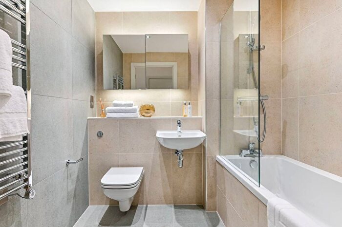 1 Bedroom Flat To Rent In The Oakgate, Leatherhead, KT22