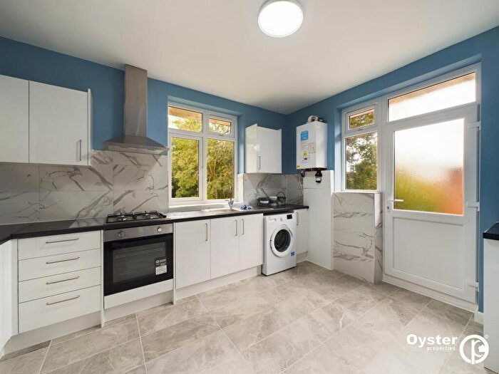 2 Bedroom Apartment To Rent In Forty Avenue, Wembley, HA9