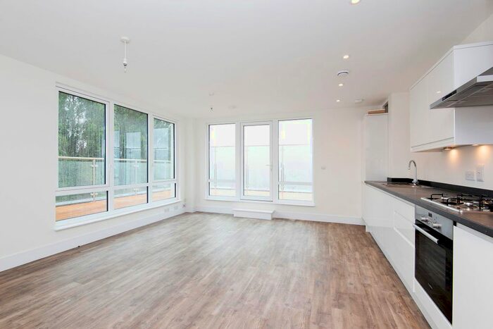 2 Bedroom Flat To Rent In Coombe Lane, London, SW20