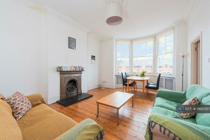 2 Bedroom Flat To Rent In Norwood Road, London, SE24