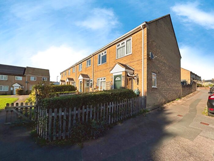 3 Bedroom Terraced House For Sale In Weavers Close, Witney, Oxfordshire, OX28