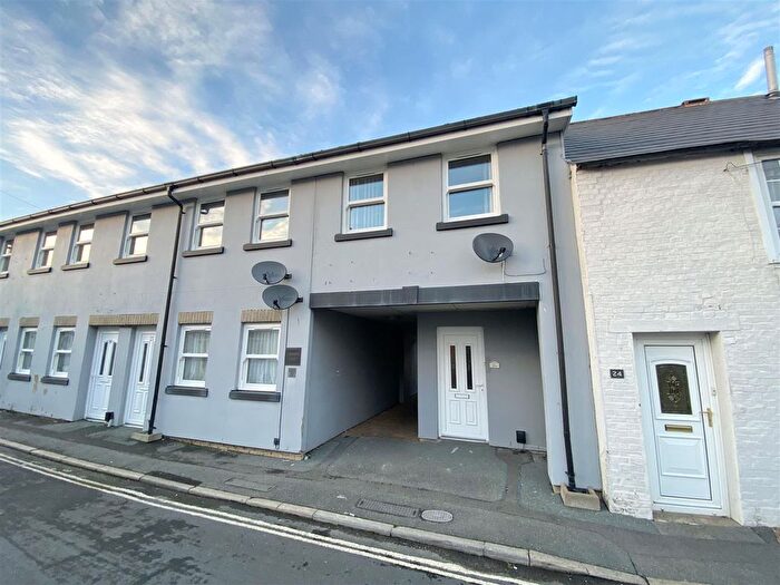 2 Bedroom Maisonette To Rent In Cross Street, Newport, PO30