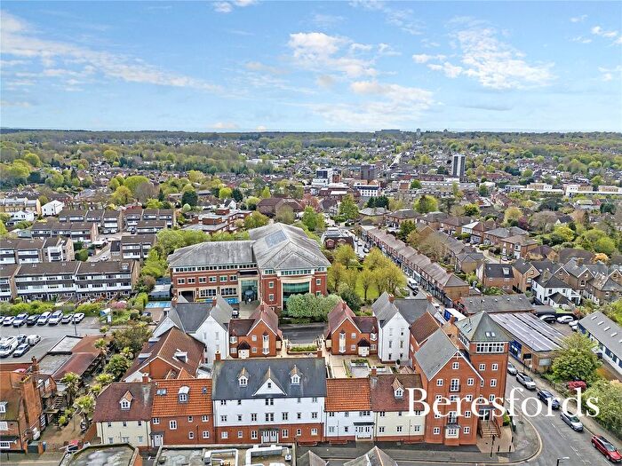 2 Bedroom Flat For Sale In Hart Street, Brentwood, CM14