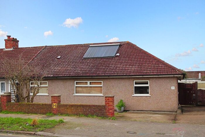 3 Bedroom Semi-Detached Bungalow To Rent In Highfield Road, London, W3