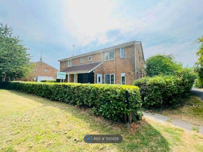 1 Bedroom Flat To Rent In Stratton, Swindon, SN3