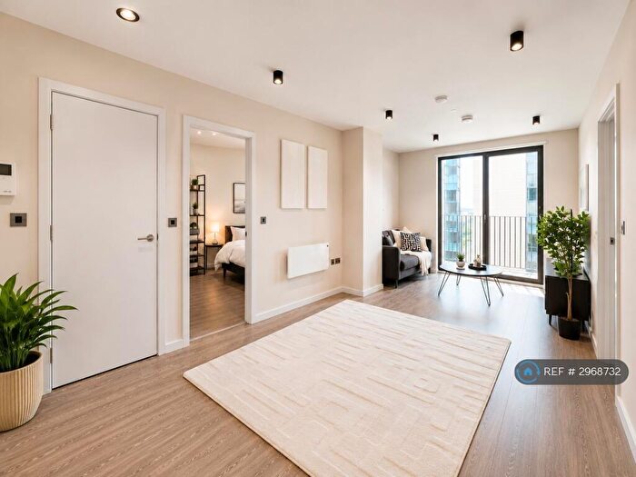 2 Bedroom Flat To Rent In Hulme Hall Road, Manchester, M15