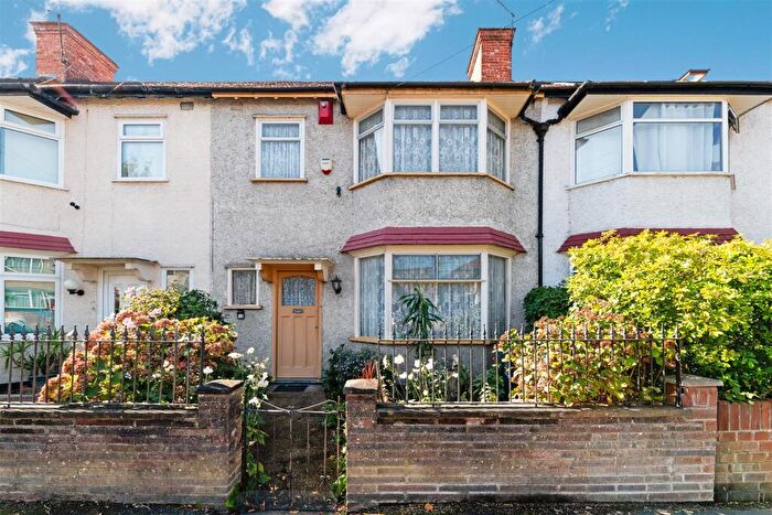 3 Bedroom House For Sale In Gorringe Park Avenue, Mitcham, CR4