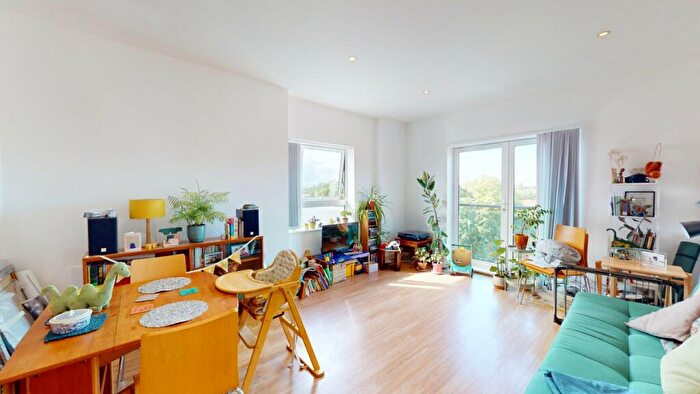 2 Bedroom Apartment To Rent In Cherrywood Lodge, Hither Green, London, SE13