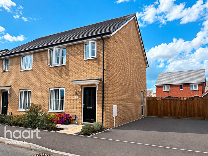 3 Bedroom Semi-Detached House For Sale In Lloyd Close, Ipswich, IP8