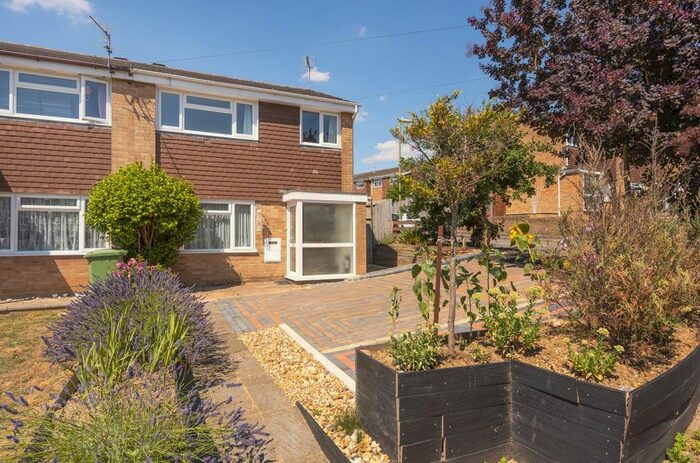 3 Bedroom Semi-Detached House To Rent In Bodycoats Road, Chandler's Ford, Eastleigh, SO53