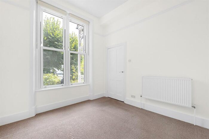 1 Bedroom Flat To Rent In Howden Road, SE25