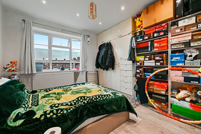 2 Bedroom Flat For Sale In White City Estate, London, W12